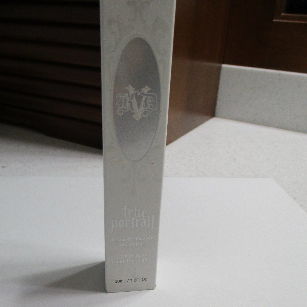 KVD True Portrait Shake Foundation in Light 018